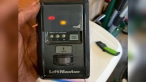 Liftmaster Garage Door Opener Yellow Light Blinking